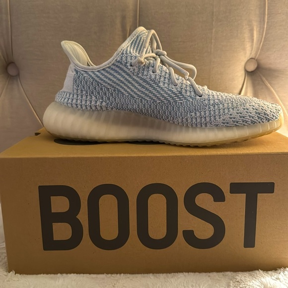 Yeezy Boost 350 V2 - Picture 3 of 9